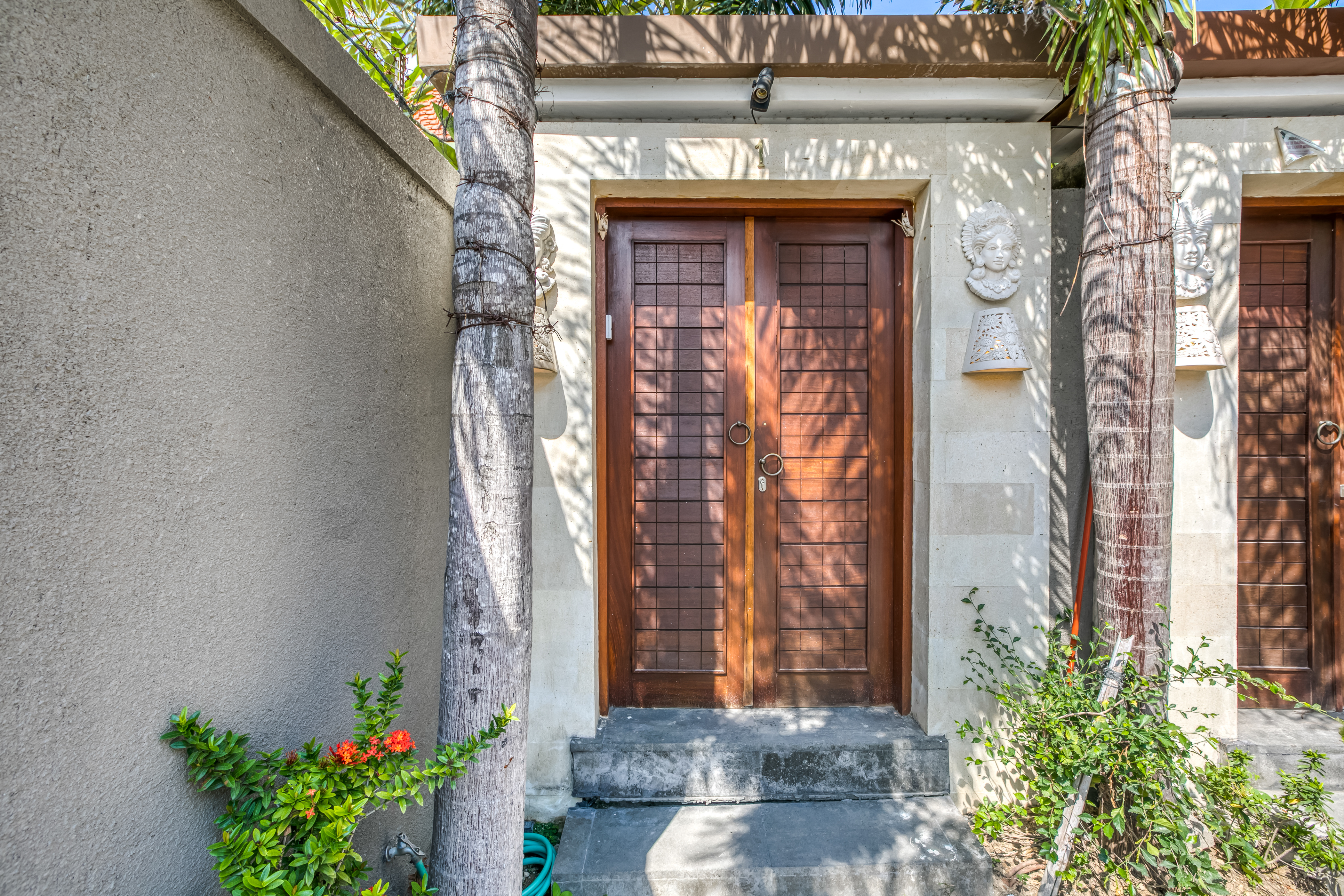 Property_entrance_2.jpg