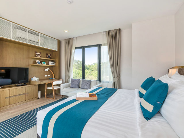 bedroom_natural_light_2.jpg